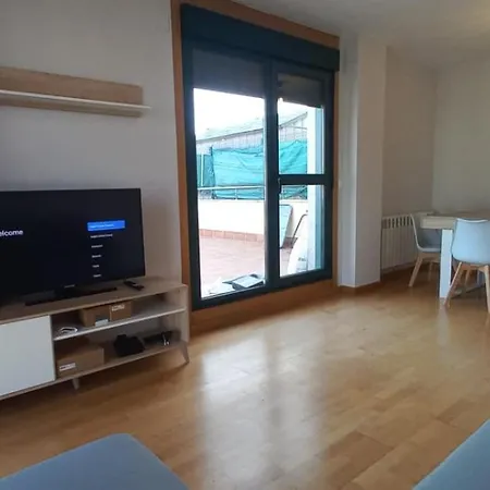 Con 2 Dormitorios, Garaje Y Terraza Junto A *