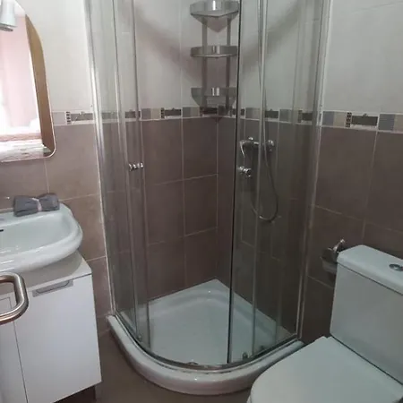 Con 2 Dormitorios, Garaje Y Terraza Junto A