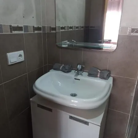 Con 2 Dormitorios, Garaje Y Terraza Junto A *