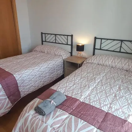 Con 2 Dormitorios, Garaje Y Terraza Junto A Lejlighed *