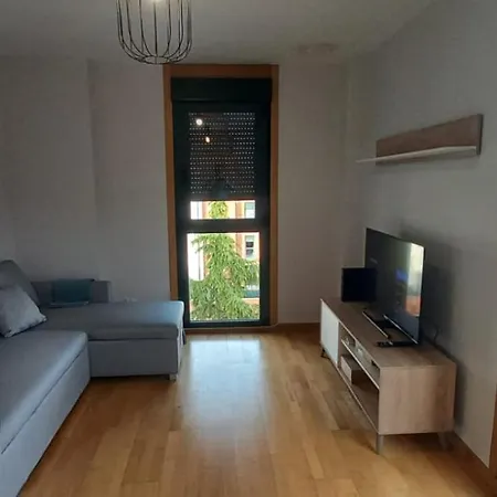 Lejlighed Con 2 Dormitorios, Garaje Y Terraza Junto A