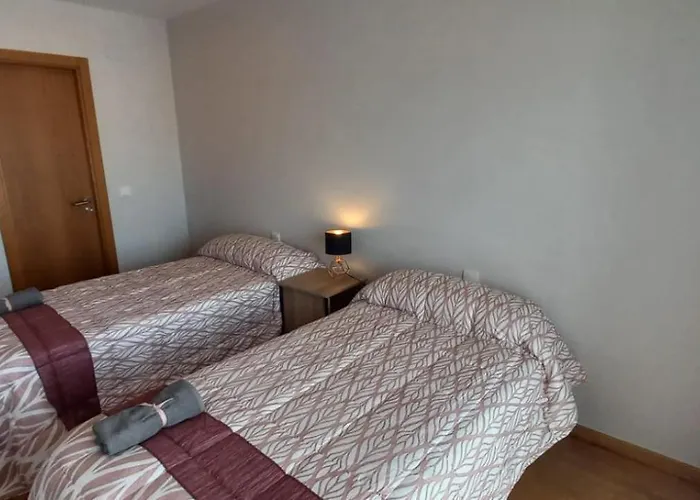 Con 2 Dormitorios, Garaje Y Terraza Junto A * Valladolid