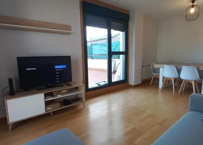 Con 2 Dormitorios, Garaje Y Terraza Junto A *