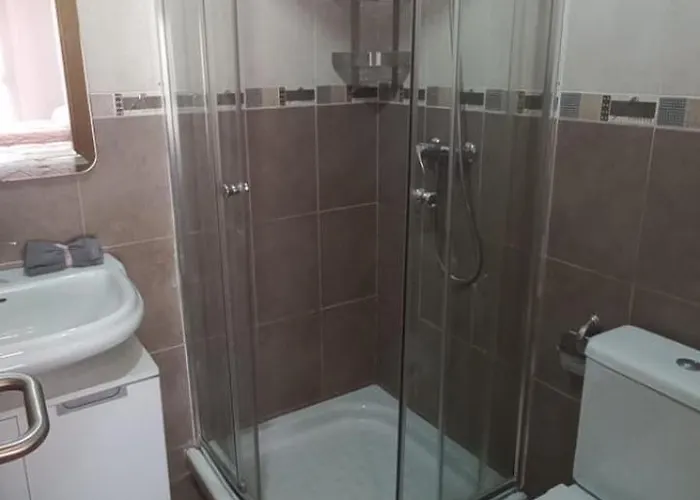 Con 2 Dormitorios, Garaje Y Terraza Junto A