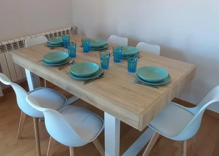 Apartment Con 2 Dormitorios, Garaje Y Terraza Junto A