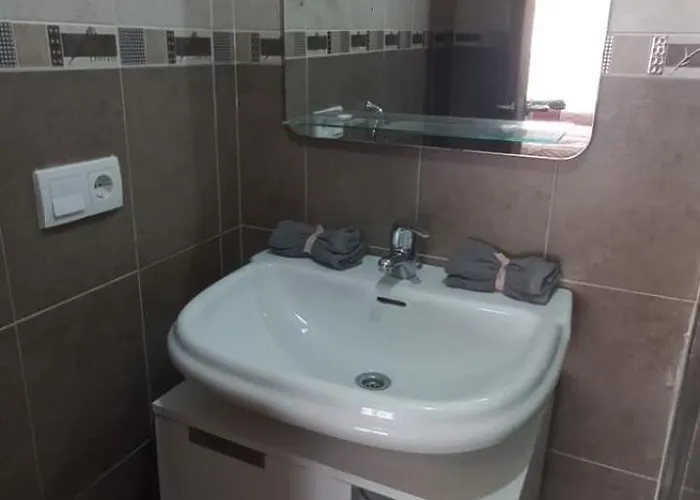 Con 2 Dormitorios, Garaje Y Terraza Junto A *