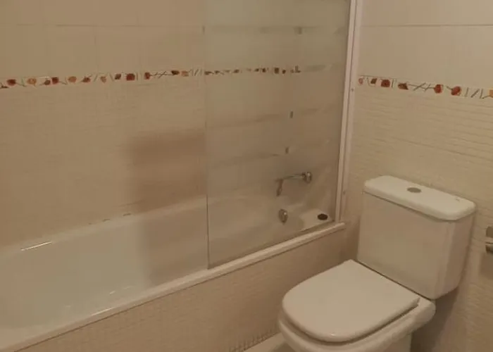 Con 2 Dormitorios, Garaje Y Terraza Junto A