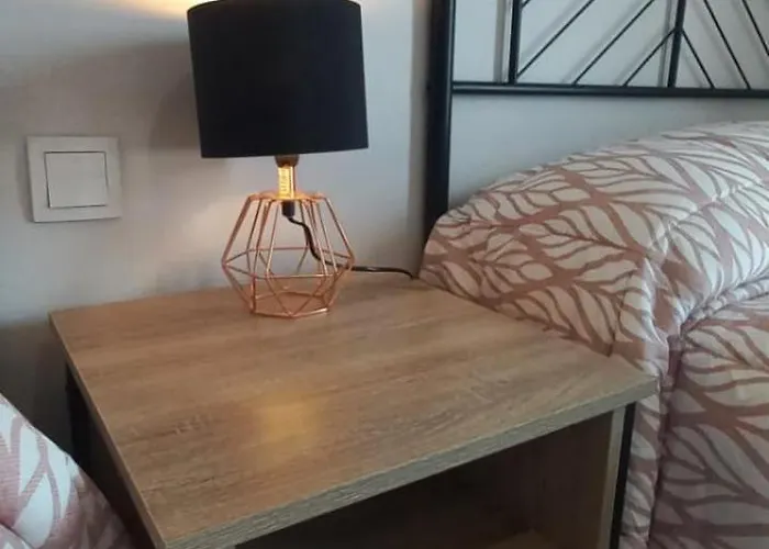 Apartment Con 2 Dormitorios, Garaje Y Terraza Junto A