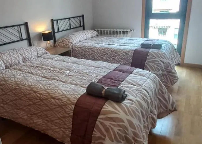 Con 2 Dormitorios, Garaje Y Terraza Junto A Apartment