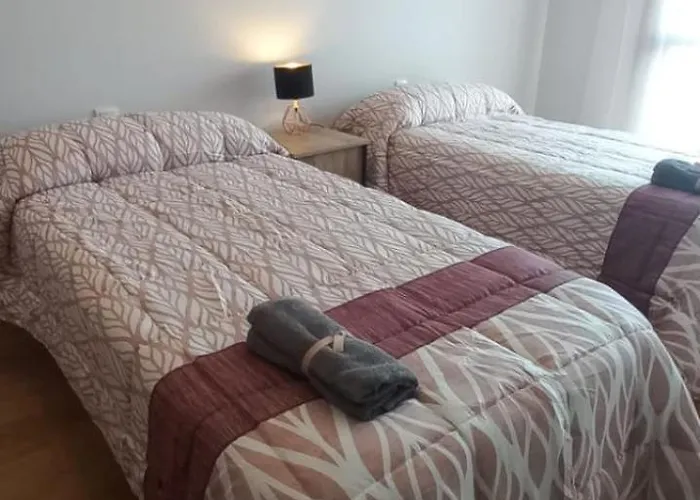 Con 2 Dormitorios, Garaje Y Terraza Junto A