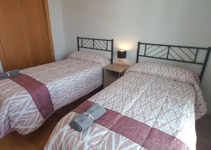 Con 2 Dormitorios, Garaje Y Terraza Junto A Apartment *