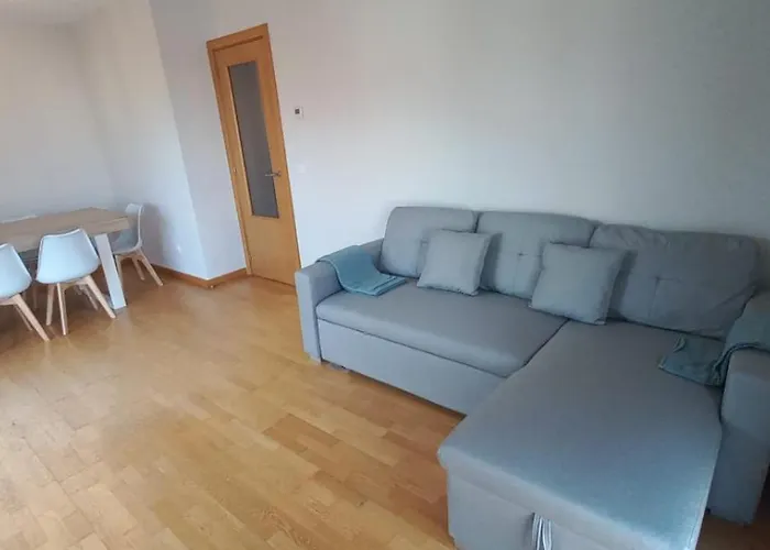 Con 2 Dormitorios, Garaje Y Terraza Junto A * Valladolid