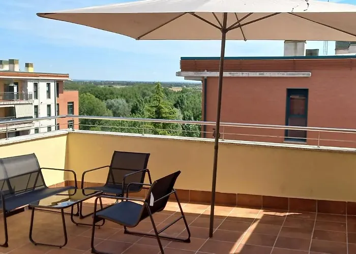 Con 2 Dormitorios, Garaje Y Terraza Junto A Apartment Valladolid