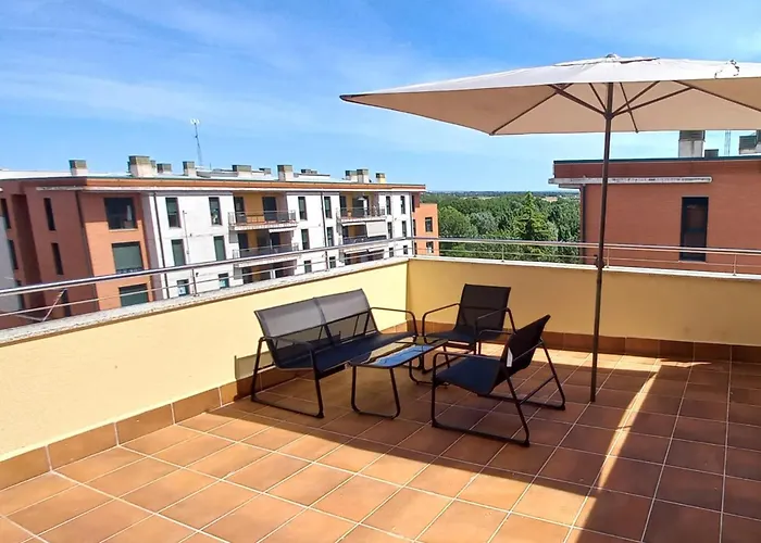 Con 2 Dormitorios, Garaje Y Terraza Junto A Valladolid