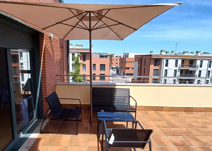 Con 2 Dormitorios, Garaje Y Terraza Junto A *