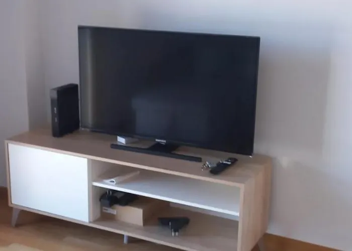 Con 2 Dormitorios, Garaje Y Terraza Junto A * Valladolid